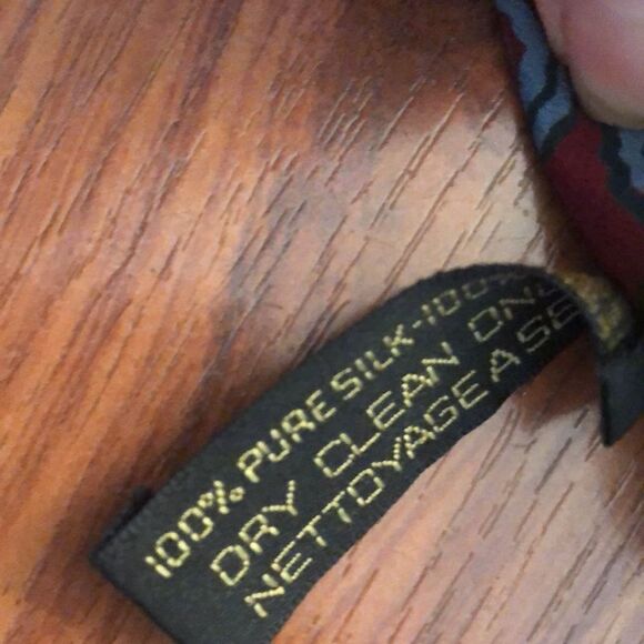 Vintage Giorgio Armani 100 percent silk tie - Picture 4 of 5